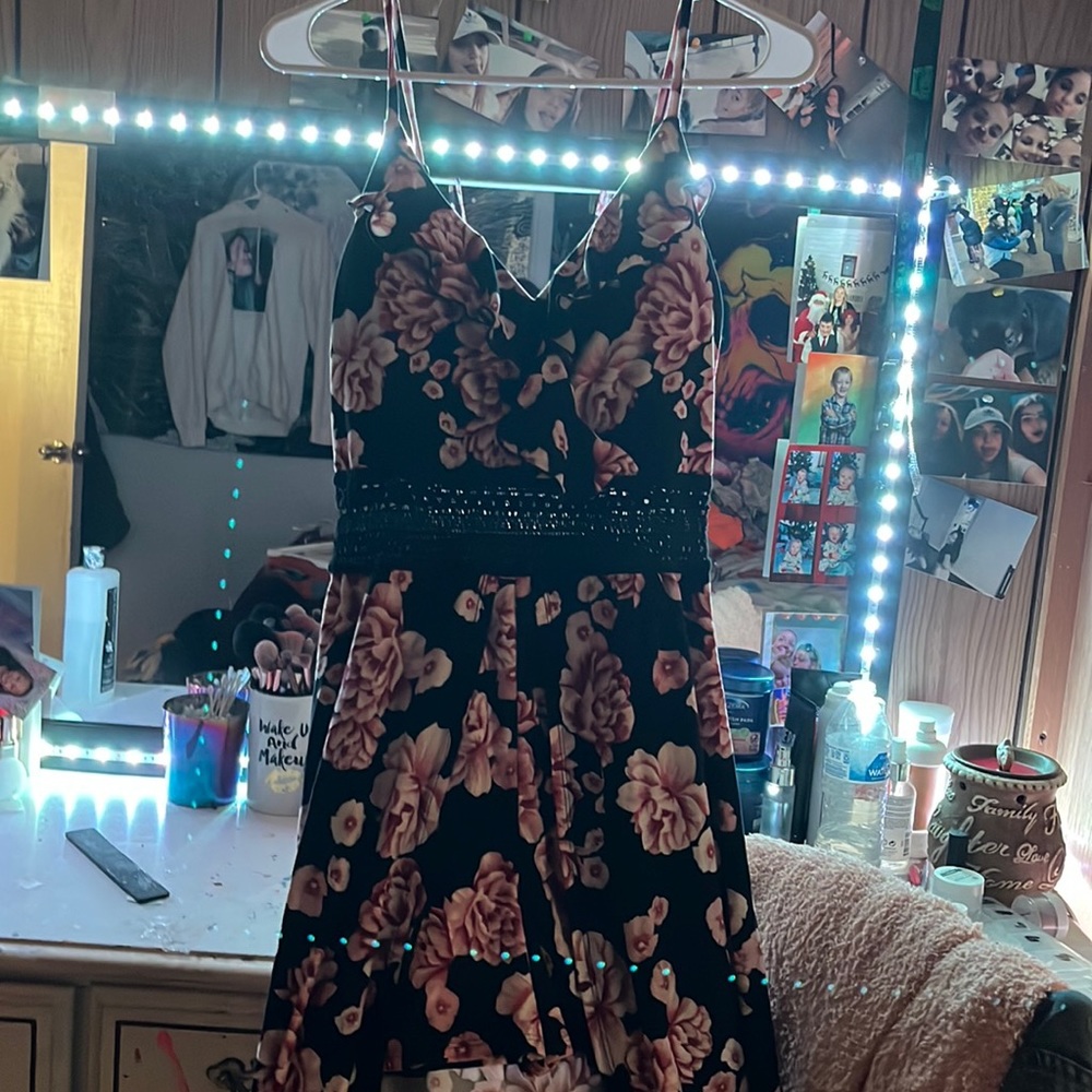 floral print romper size small brand new never worn